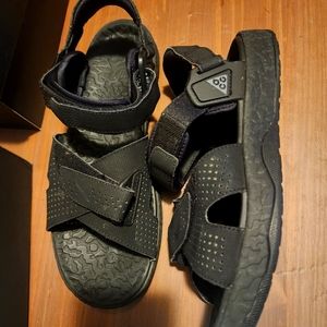 Nike acg air deschutz  men's Size 9 black
